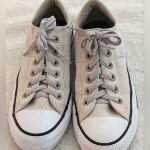 Like New: Converse Chuck Taylor All Star Women's 8